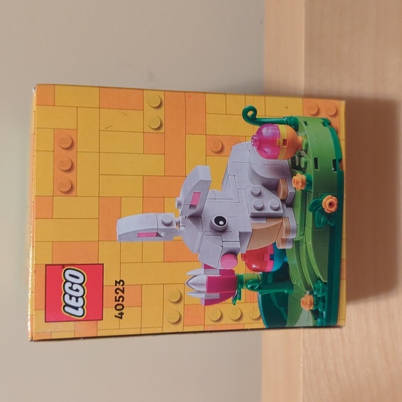 LEGO Easter Rabbits Display Set - Brand New - Picture 10 of 13